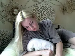 Amateur Live Sex Cam of Yourrealgirl