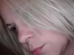Amateur Live Sex Cam of Hottye
