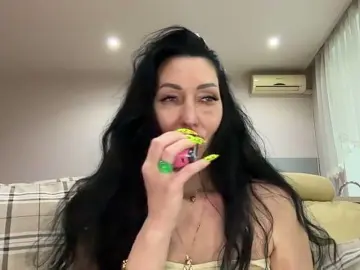 Bongacams Watch Live Sex Cams of KorolevaQween000