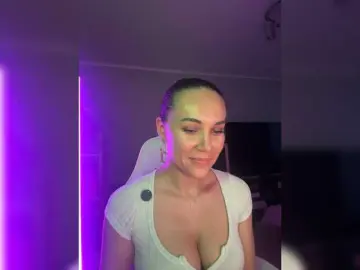 Bongacams Live Sex Cam of QWEENII