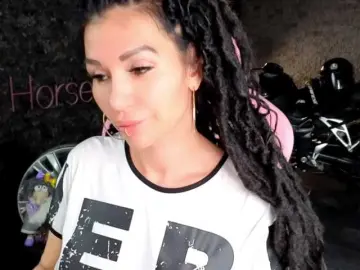 Bongacams Watch Live Sex Cams of -BABAYAGA-