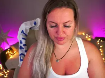 Bongacams Sex Cam of KiraCandyS