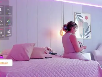 Bongacams Live Sex of LittleToxic