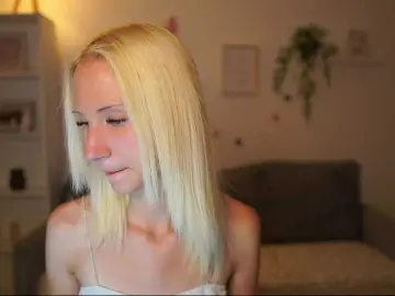 Bongacams Watch Live Sex Cams of piperperri18