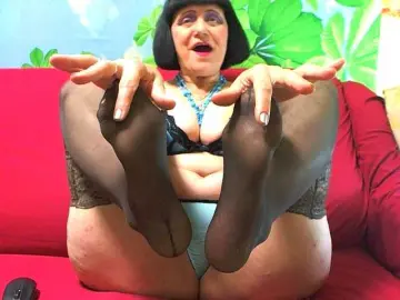Bongacams Free Live Porn of SquirtMommy