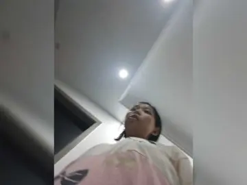 Bongacams Watch Live Sex Cams of Selinababy99