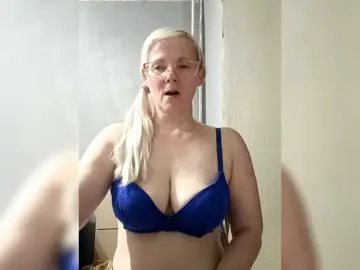 Bongacams Free Porn Cam of Sweetie454
