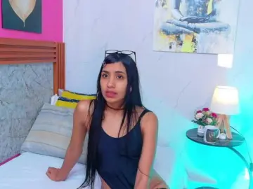 Bongacams Watch Live Sex Cams of littleeemiily