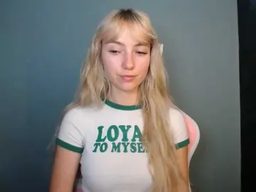 Bongacams Sex Cam of LuciaGlow