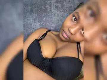 Bongacams Watch Live Sex Cams of Curvy-maxy9