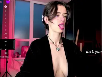 Bongacams Sex Cam of SweetieTati