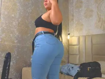 Bongacams Sex Cam of emilyqueen3xx