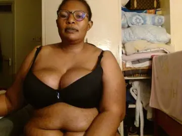 Bongacams Nude Webcam of Sexiemama