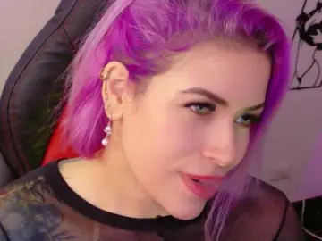 Bongacams Free Porn Cam of Ivypoison10