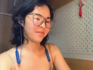 Cam4 Live Sex of KyongOubre