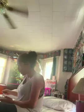 Cam4 Live Sex Cam of SaraLaw22