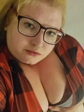 Cam4 Sex Cam of MarilynLuvsYuh