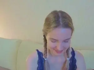 Cam4 Free Porn Cam of MitzieParonto