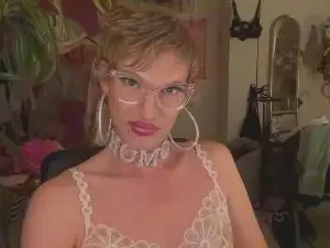 Cam4 Sex Chat of pinkyfagyboy