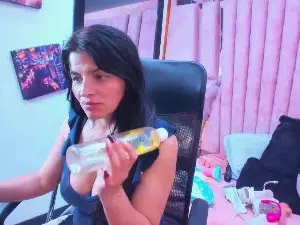 Cam4 Private Sex Chat of hornyskinny26