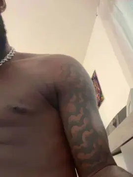 Cam4 Free Live Porn of Bigblackfrenck