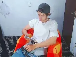 Cam4 Adult Webcam of Noah_sokolov_