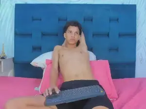 Cam4 Watch Live Sex Cams of MidnightKing_