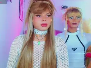 Cam4 Free Live Porn of leslychaneldoll