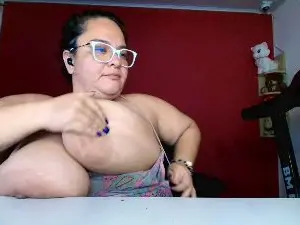 Cam4 Live Sex of lulubigtitts1
