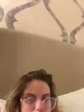 Cam4 Live Sex of emeryinez