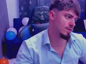 Cam4 Free Porn Cam of greekgod19