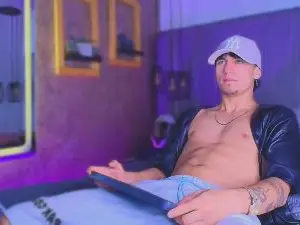 Cam4 Nude Webcam of The_BossCrown