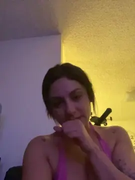 Cam4 Free Live Porn of tattedttoez69