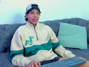 Cam4 Live Sex Cam of KroyWave