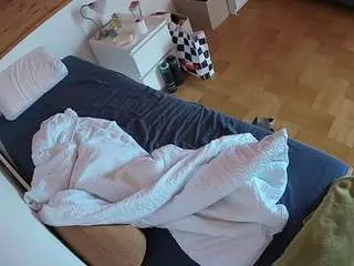 Camsoda Live Sex Cam of voyeurcam-julmodels-greybed-1