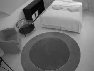 Camsoda Free Porn Cam of voyeurcam-julmodels-whitebed-1