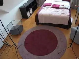 Camsoda Live Sex Cam of voyeurcam-julmodels-whitebed-1