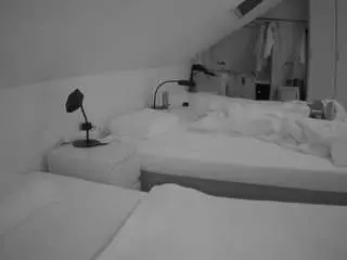Camsoda Sex Chat of voyeurcam-julmodels-bed-4