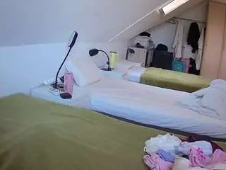 Camsoda Sex Chat of voyeurcam-julmodels-bed-4