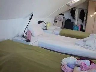 Camsoda Watch Live Sex Cams of voyeurcam-julmodels-bed-4