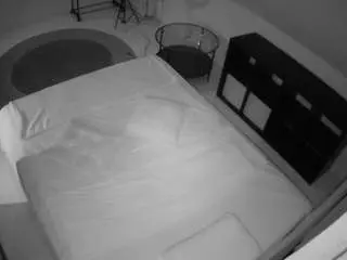 Camsoda Sex Chat of voyeurcam-julmodels-whitebed-2