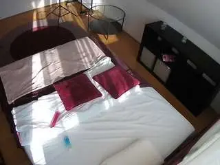 Camsoda Free Live Porn of voyeurcam-julmodels-whitebed-2