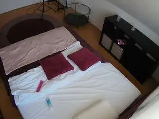Camsoda Live Porn of voyeurcam-julmodels-whitebed-2