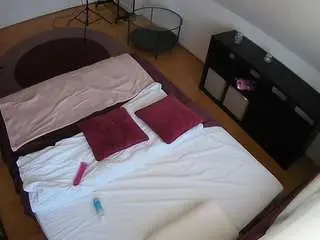 Camsoda Adult Webcams of voyeurcam-julmodels-whitebed-2