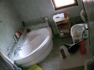 Camsoda Best Webcam of voyeurcam-julmodels-bath-1st-2
