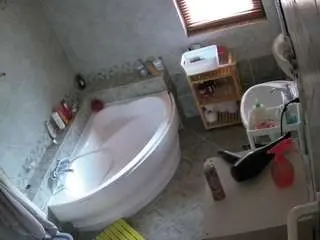 Camsoda Adult Webcam of voyeurcam-julmodels-bath-1st-2