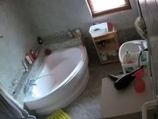 Camsoda Adult Video Chat of voyeurcam-julmodels-bath-1st-2