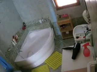 Camsoda Private Sex Chat of voyeurcam-julmodels-bath-1st-2