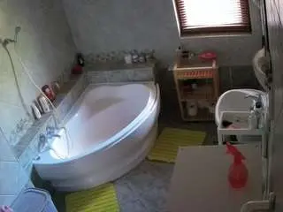 Camsoda Sex Chat of voyeurcam-julmodels-bath-1st-2