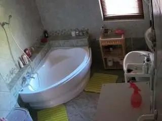 Camsoda Live Sex Cam of voyeurcam-julmodels-bath-1st-2